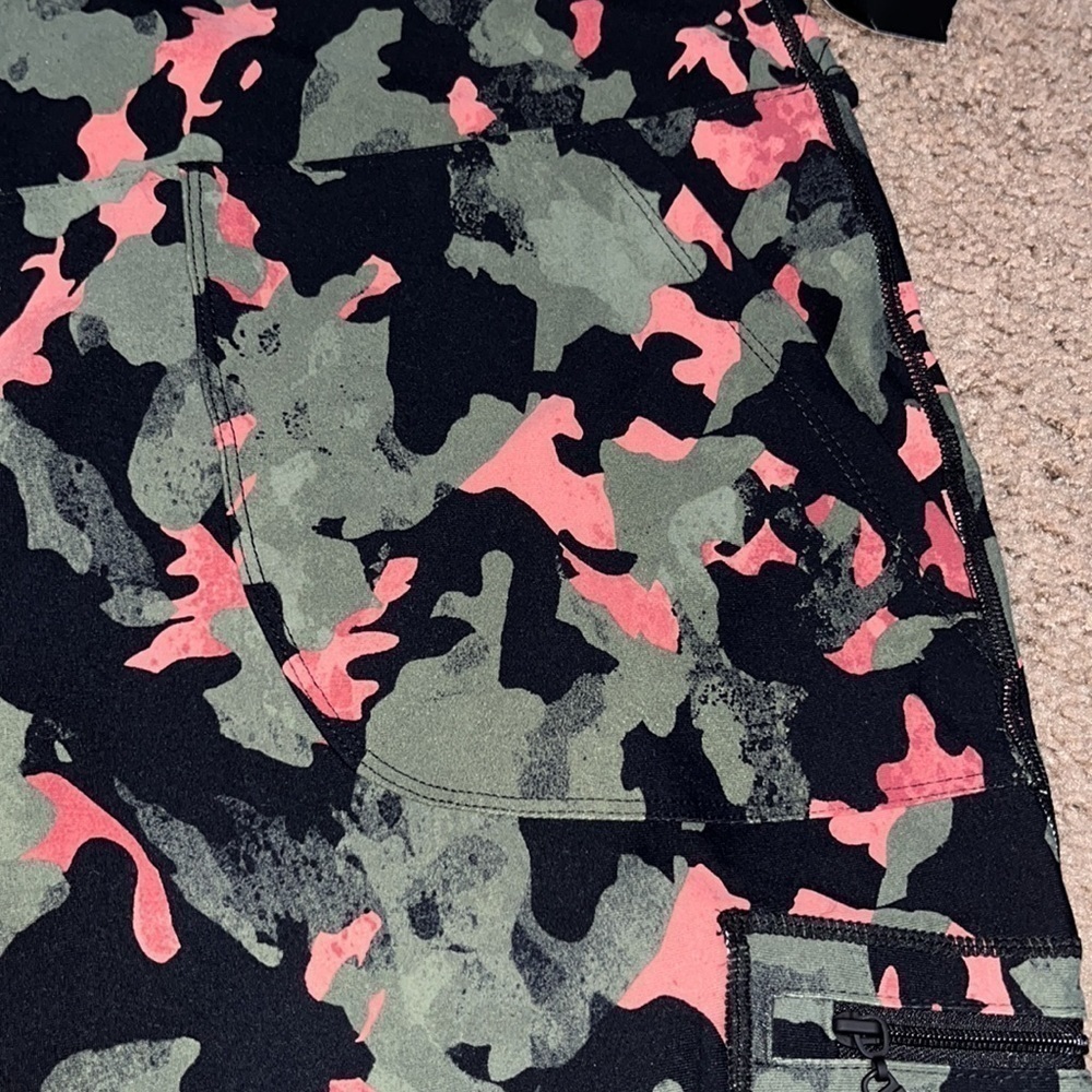 Happy Camper Performance Core Capri Active Legging With Cargo Pocket 6X / 30 - Picture 5 of 9